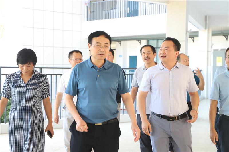 縣委副書記、縣長陸志前一行蒞臨我校調(diào)研指導(dǎo)工作